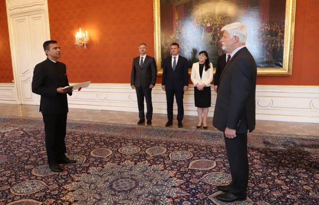 Ambassador Shri Raveesh Kumar presented his credentials to the President of the Czech Republic Petr Pavel at distinguished ceremony held at historic Prague Castle.