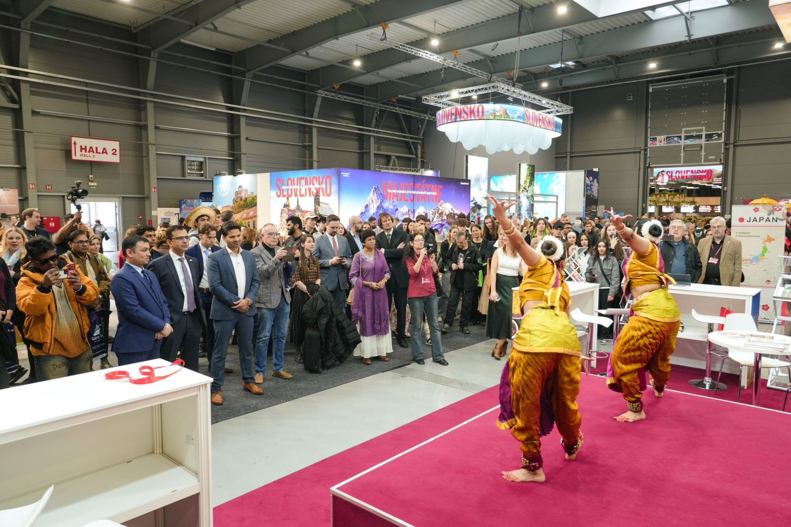 India shines at Holiday World & Region World Tourism Expo, Prague!